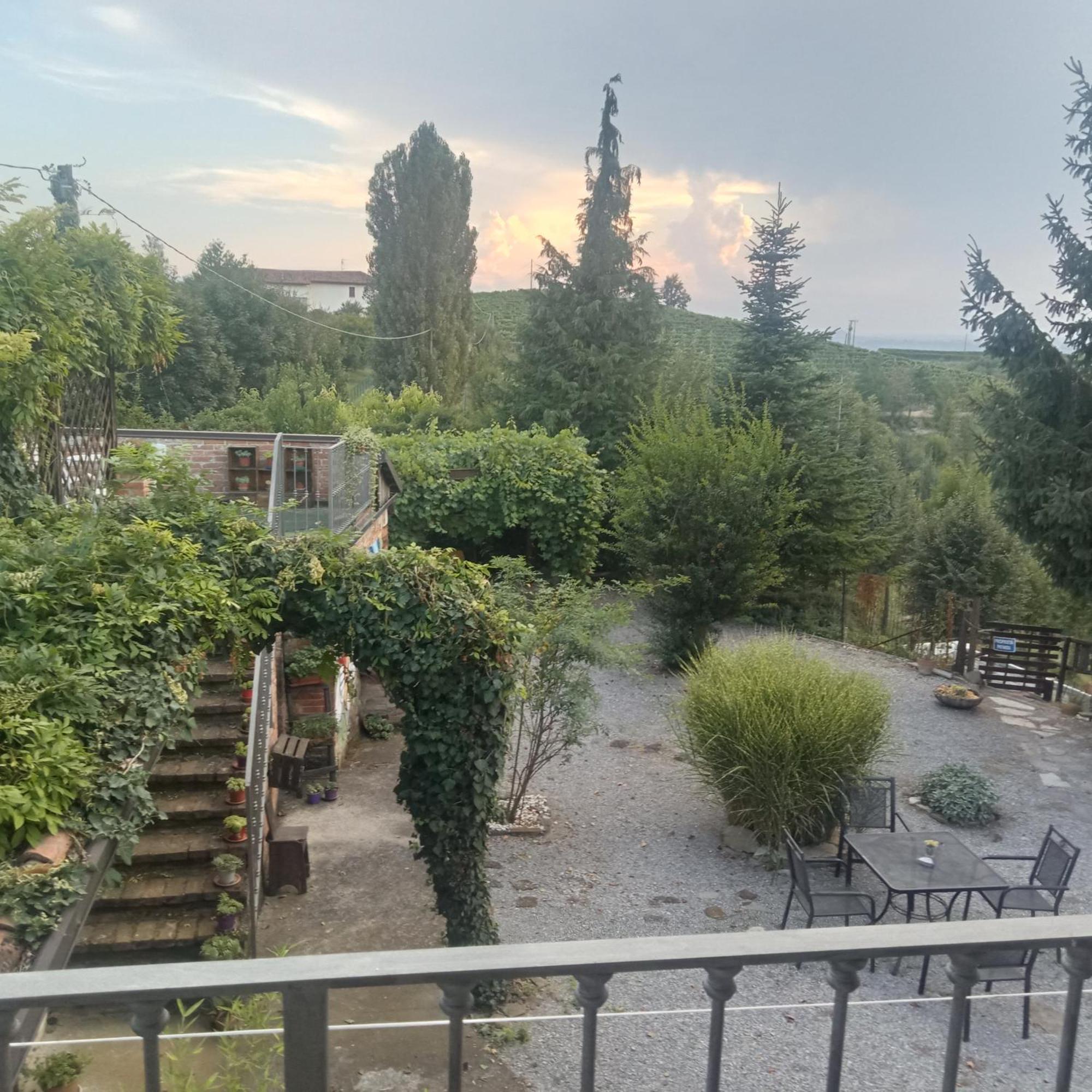Agriturismo Bric Di Gai Monforte dʼAlba المظهر الخارجي الصورة